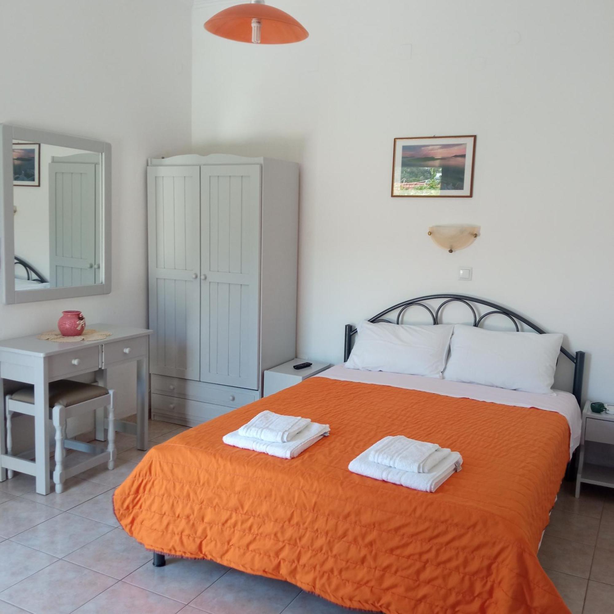 Soustas Apartments Longós Extérieur photo