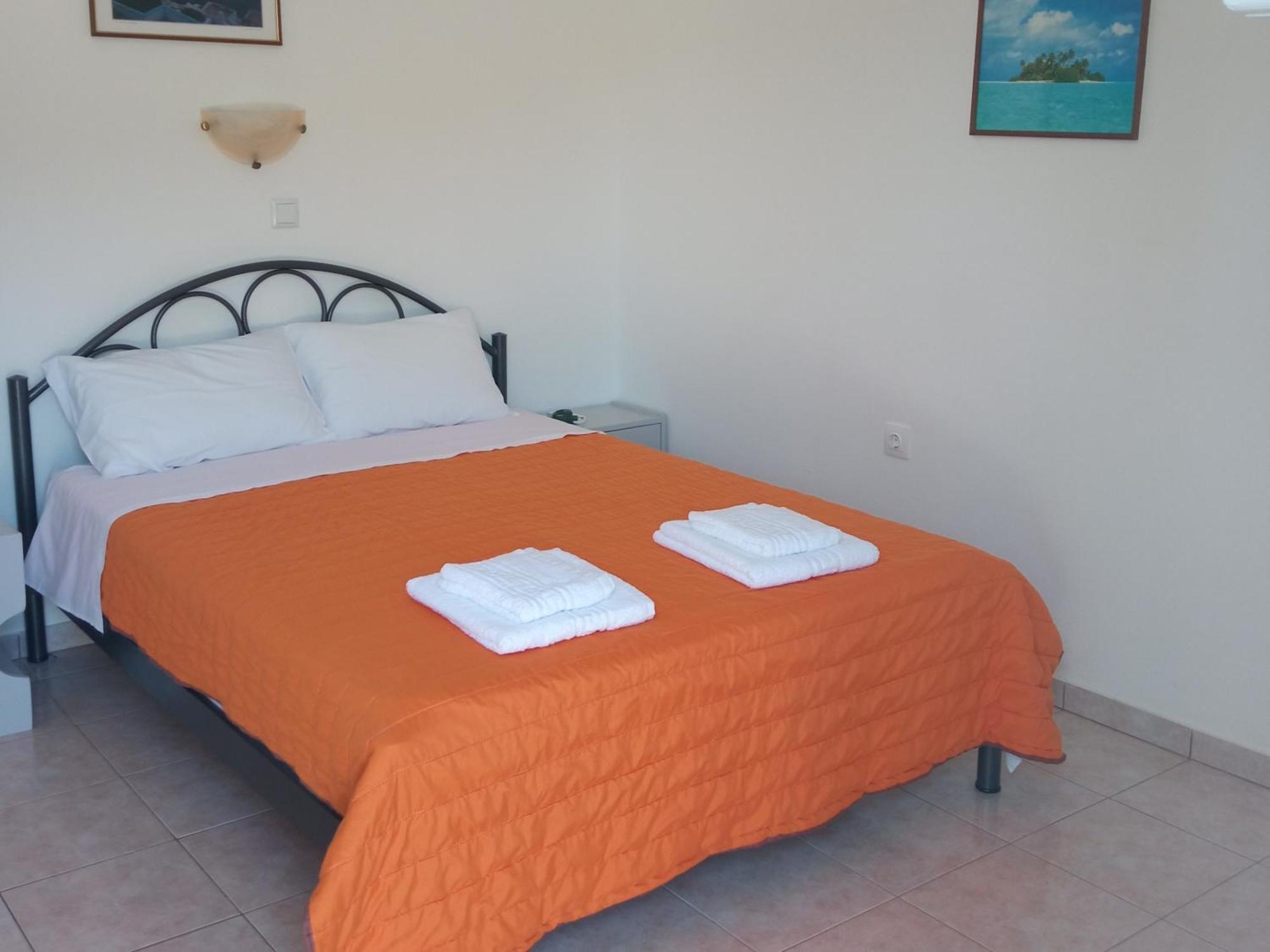 Soustas Apartments Longós Chambre photo